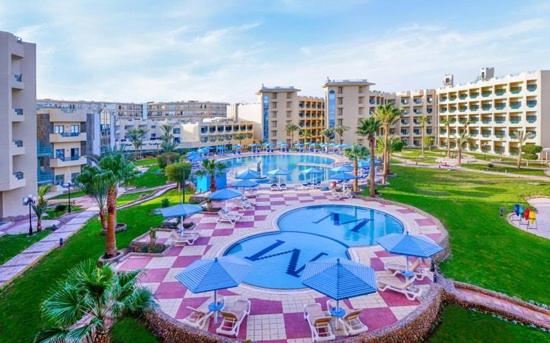 Moreno Horizon Spa and Resort — Swimming pool in Hurghada, Red Sea