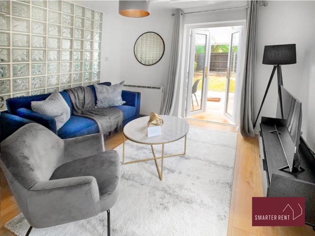 Bracknell - 1 Bedroom House With Garden, Bracknell