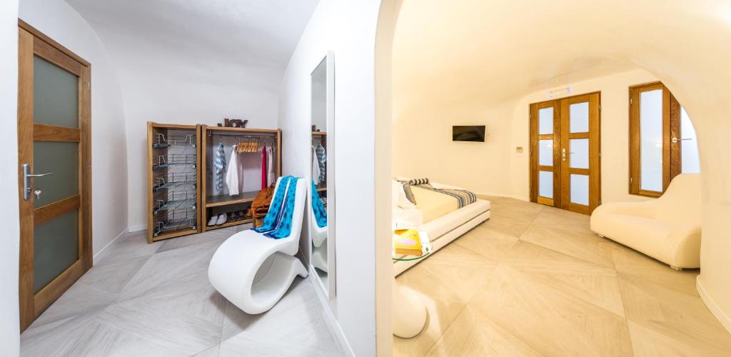 Santorini Elite Luxury Suites Additional