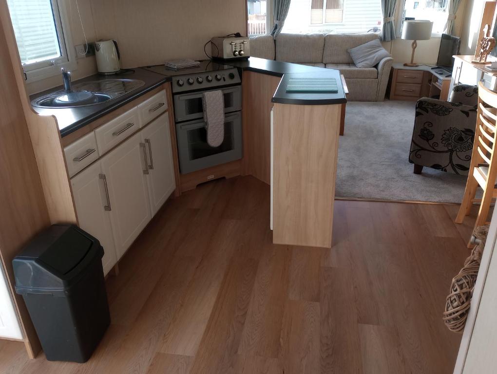 Sunny Hunny Manor Park Caravan, Hunstanton photo 4