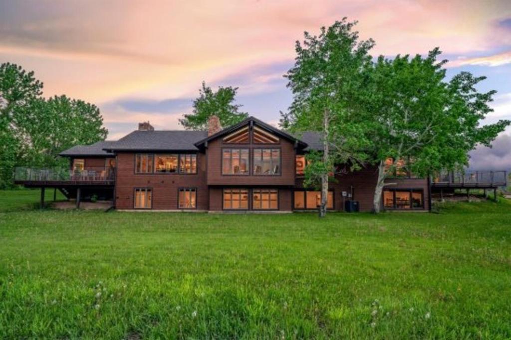 Moose On The Loose, Red Lodge