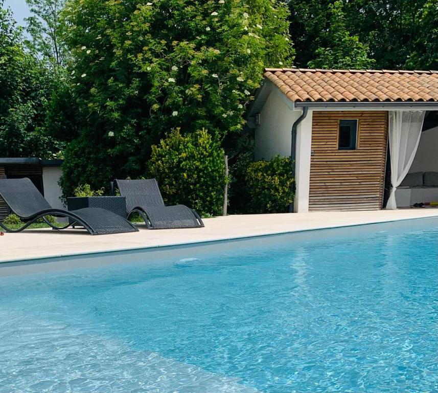 Chalet d'une chambre avec piscine partagee et terrasse a Salleboeuf