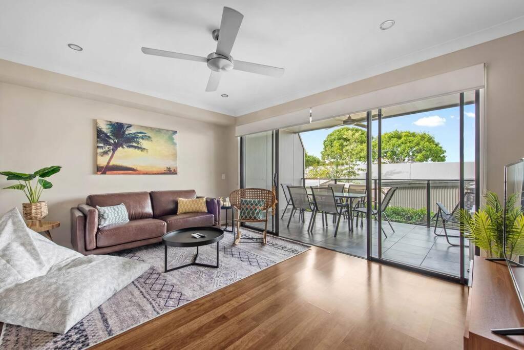 Spacious + Convenient! 3Bed/2.5Bath/1Car~Townhouse, Brisbane