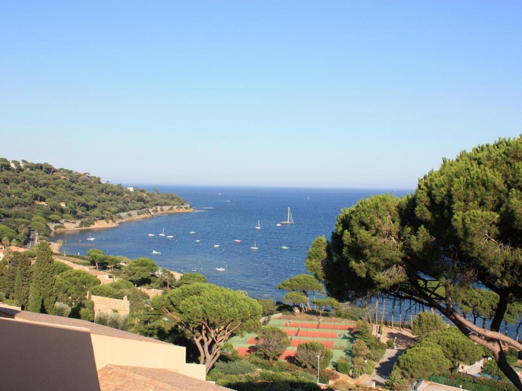 Triplex 4 pièces, vue mer, piscine, parking, animaux admis à Sainte-Maxime - FR-1-780-44 - 1