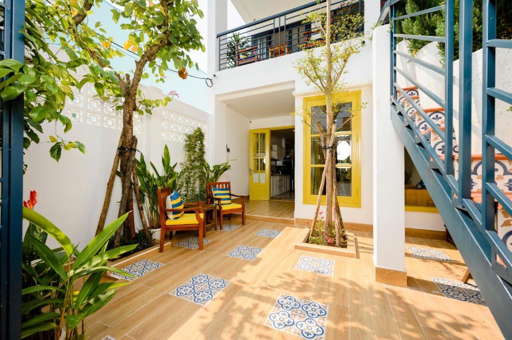 Mustard house