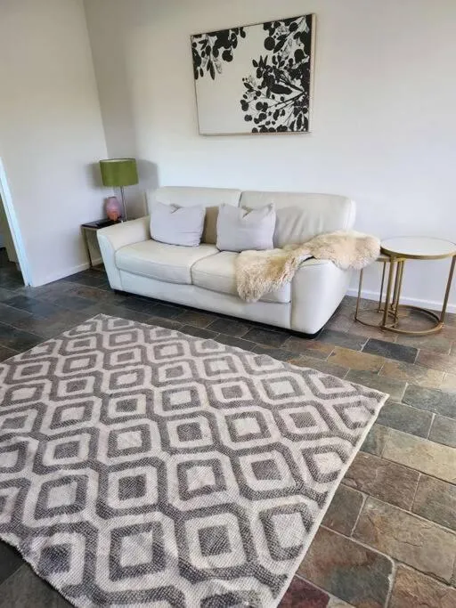 Beautiful and cozy home，位于Glenunga的酒店