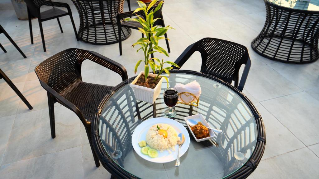 Food and beverages, Elegance by Xpressmall Hotels & Resorts in Dhaka