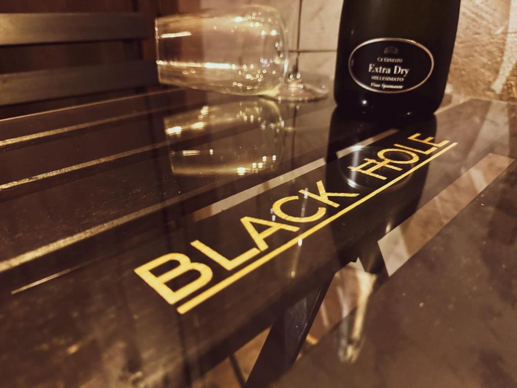 BLACK HOLE ROOMS - 3