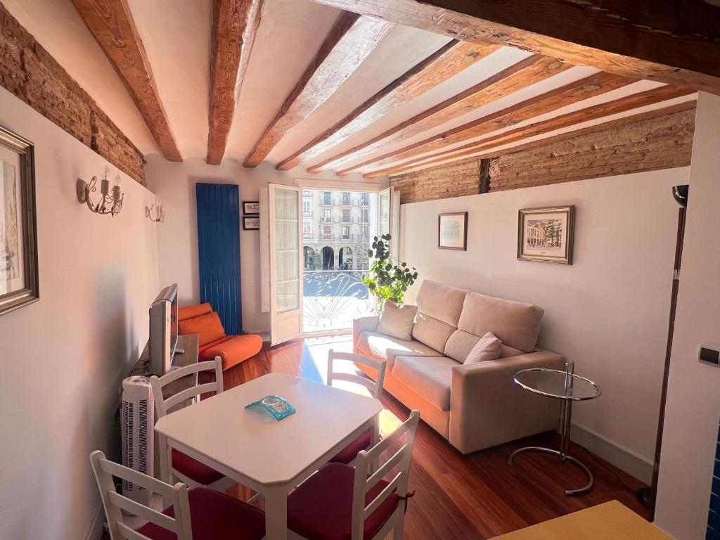 La Redonda Catedral Ascensor by Apartamentos Logrono - 5