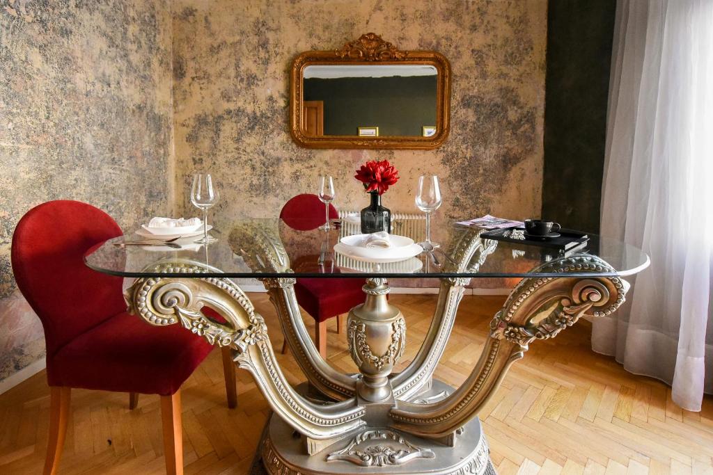 Brancovenian Wonder - 3BR Apartment near Cismigiu Park, Bukurešť