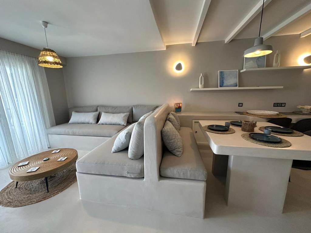 Elements - Air & Water Apartment by Hostandros, Gavrion