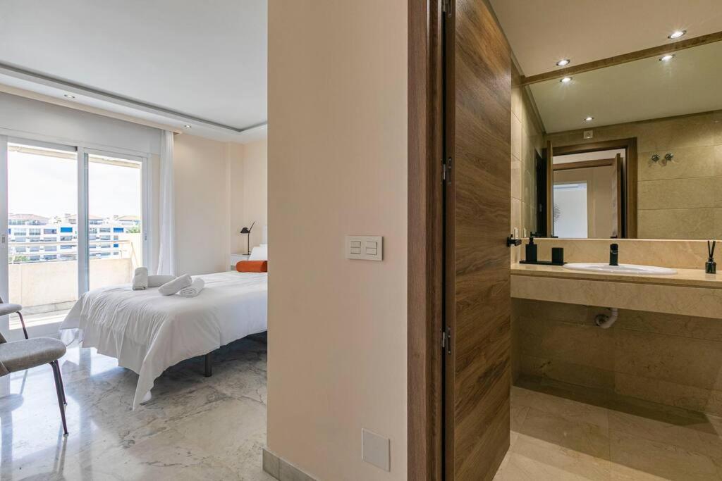 MARBELLA HOME RENTALS - Marina Banus, Puerto Banus, 2BR Luminous pool & parking - 5