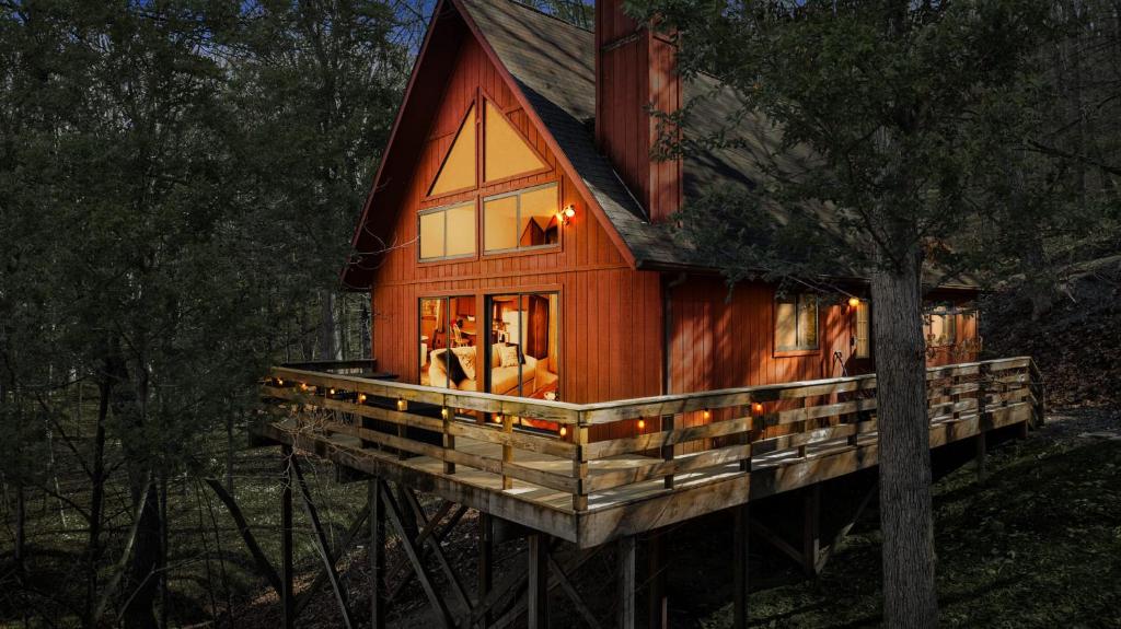 Chalet w Huge Deck, Grill, WiFi, Mins to Bryce!, Basye