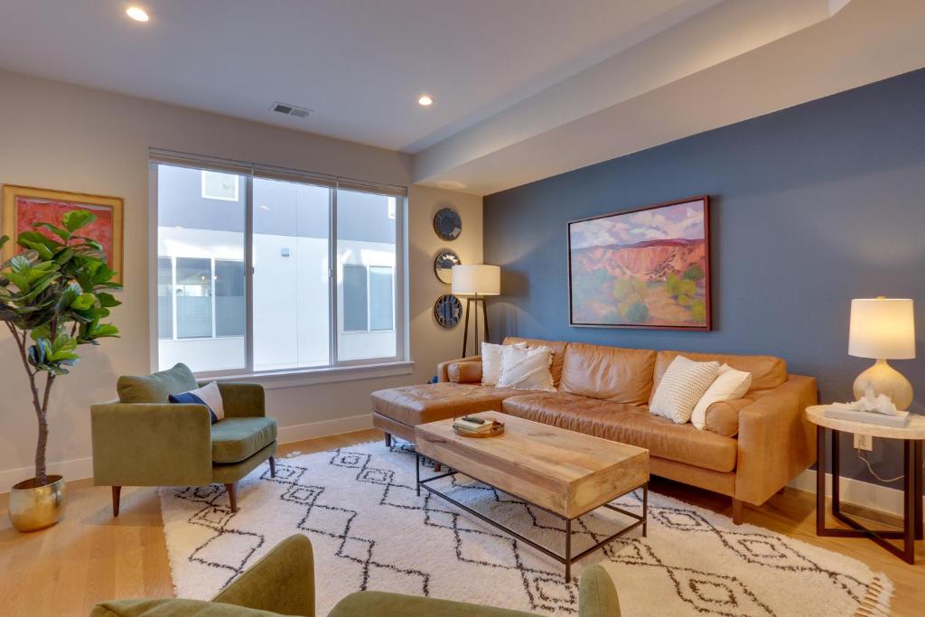 Upscale Retreat with Rooftop Walk to Mile High