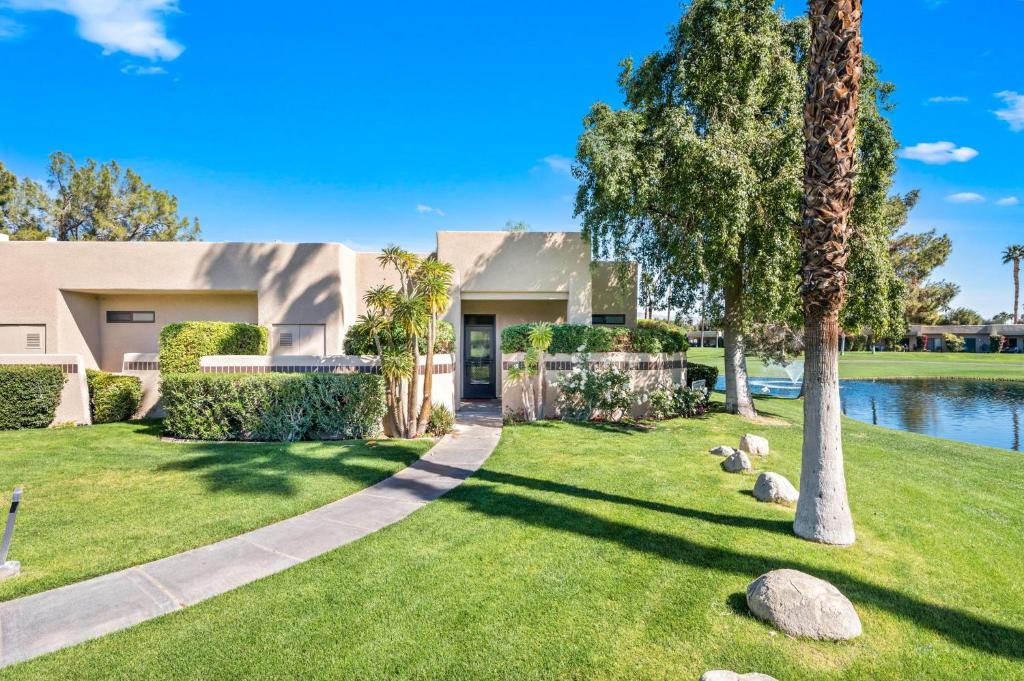 Midnights at the Oasis, Cathedral City