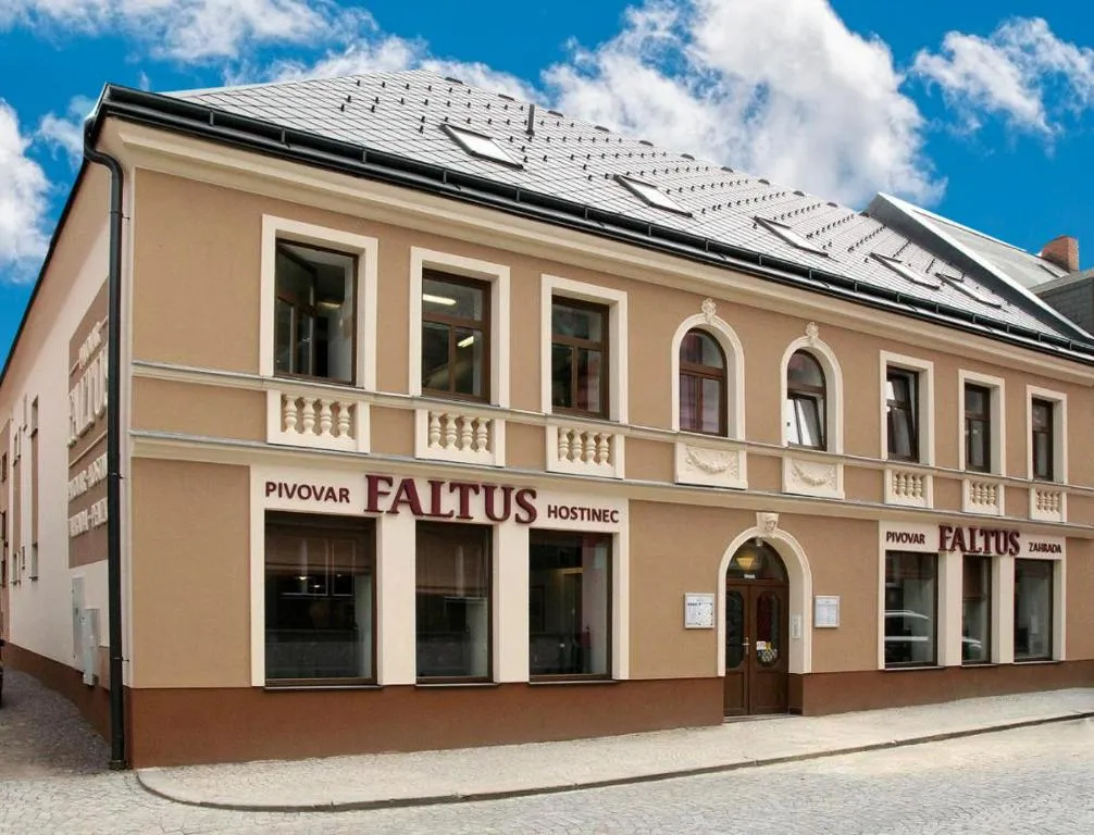 Pivovar a restaurace Faltus，位于捷克特热博瓦的酒店