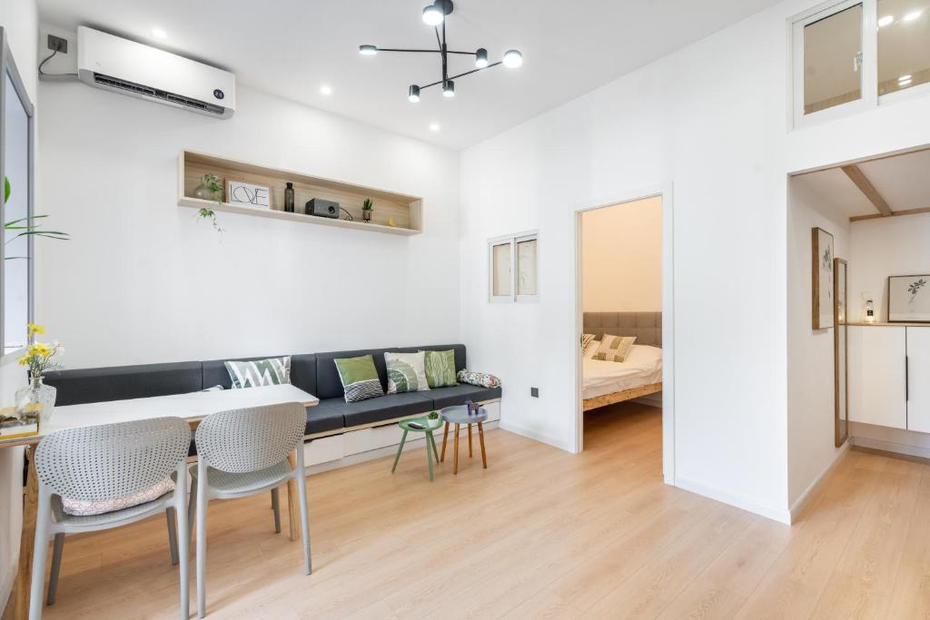 Shanghai Hills&XING 1884 Family Homestay Near Line2 & Line12 West Nanjing Road, Shanghai