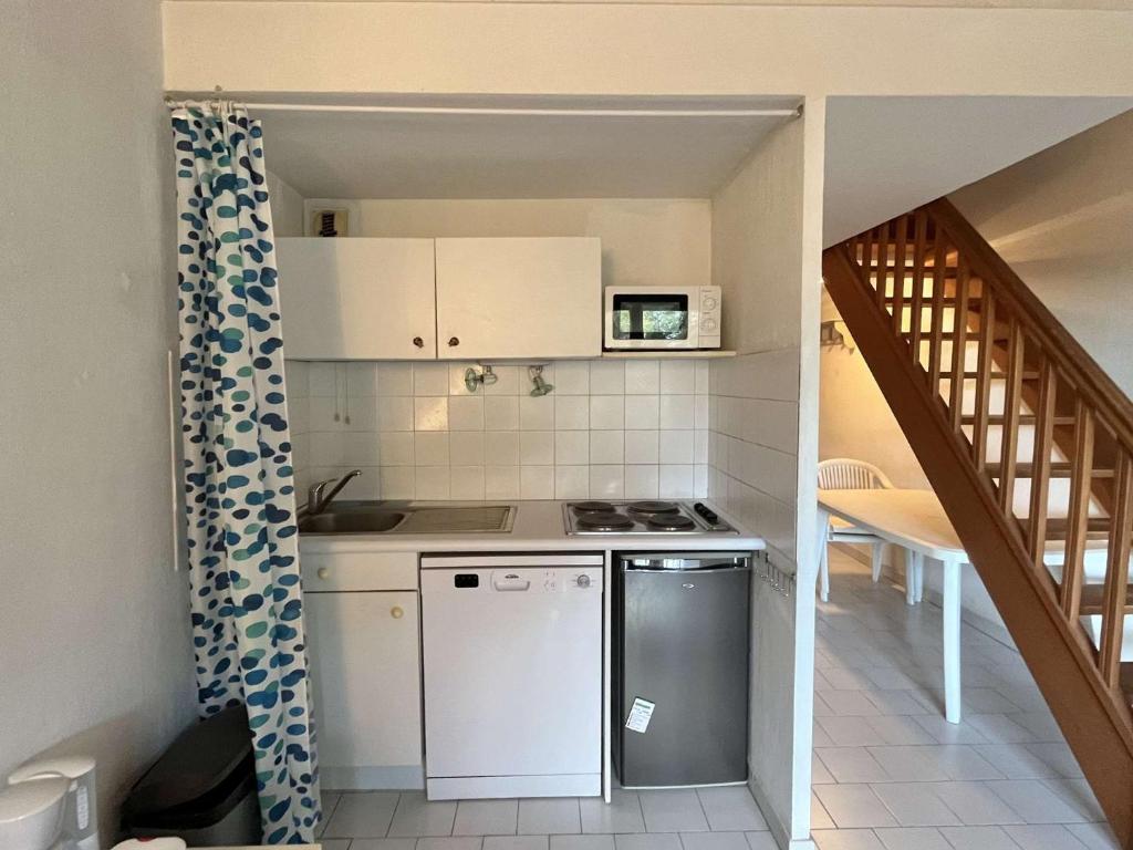 2 chambres, piscine, lave linge, lave vaisselle, parking, balcon, parking privatif - 3