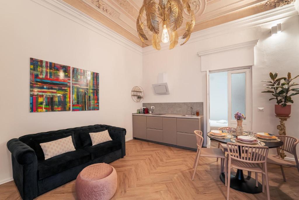Baroque design apartment in historical city center - 1