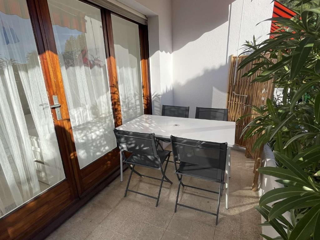 Lumineux, à deux pas de la plage, Wifi, tout équipé et tout à pied ! - 4