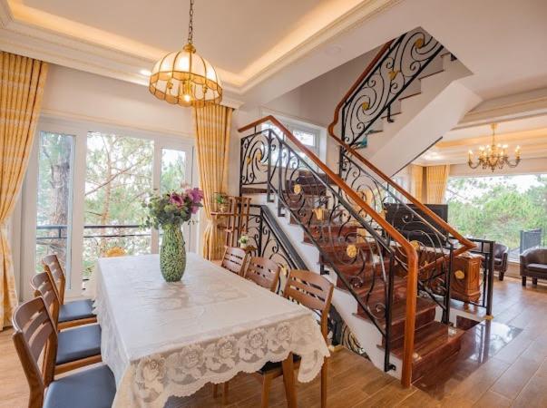 Villa Đà Lạt View Thông