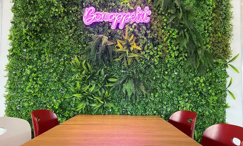 南里昂费泽钟楼酒店，位于费赞的酒店