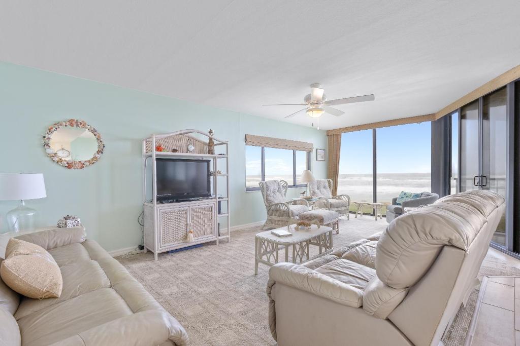 Oceanfront Corner Unit at Chadham-by-the-Sea Car Free Beach CH210, New Smyrna Beach