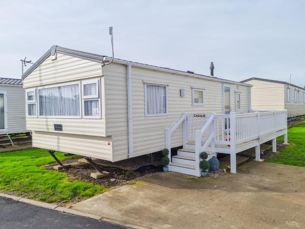 CASALIE at Seasalter, Whitstable - pet-friendly stay