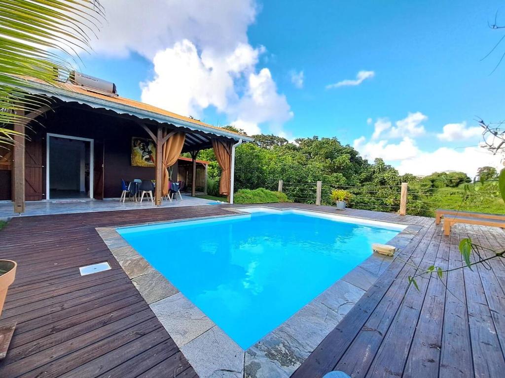Villa de 2 chambres avec piscine privee terrasse et wifi a Le Lorrain