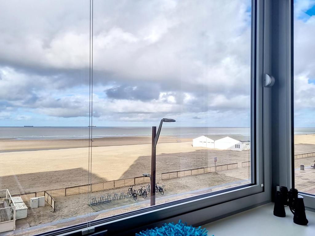 Luxe app Knokke-Heist met strand cabine, Knokke-Heist