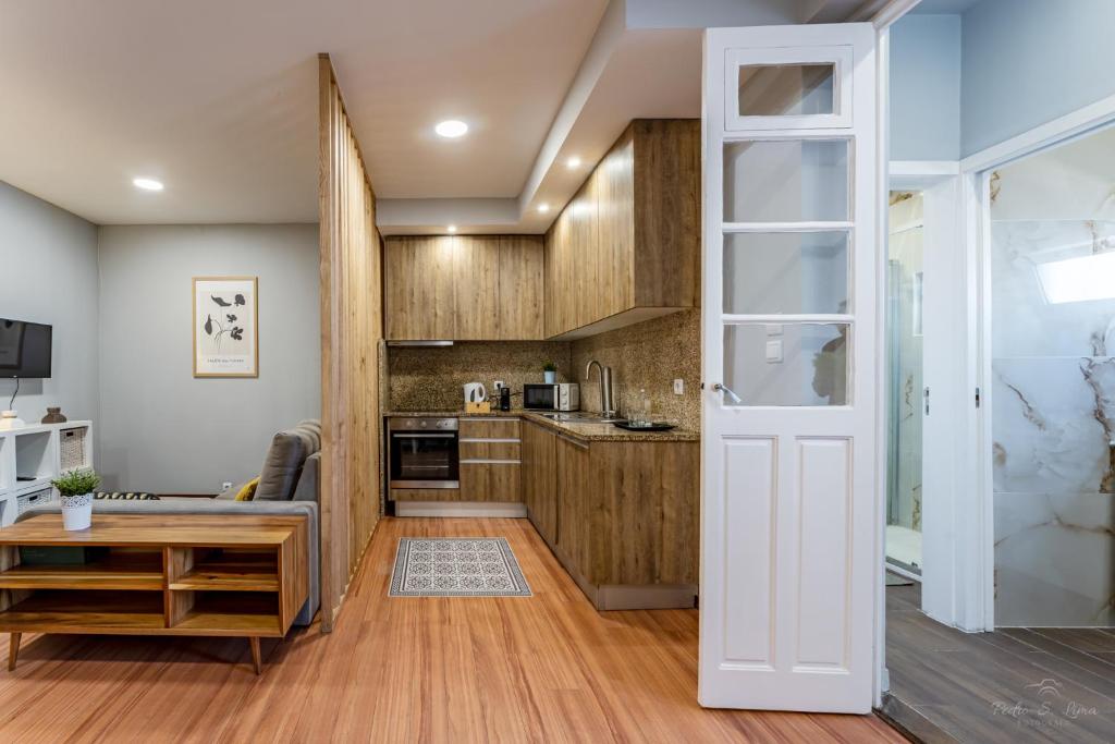 Experience the Charm Porto Apartment with Terrace, Porto