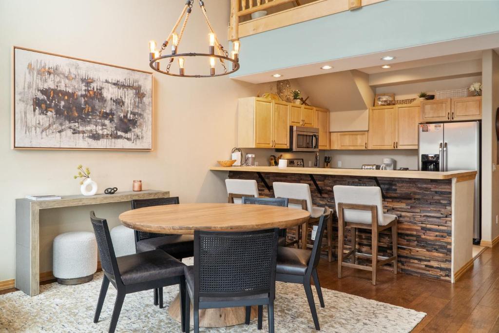 The Spacious Corral Steps to Lifts and Main St, Breckenridge