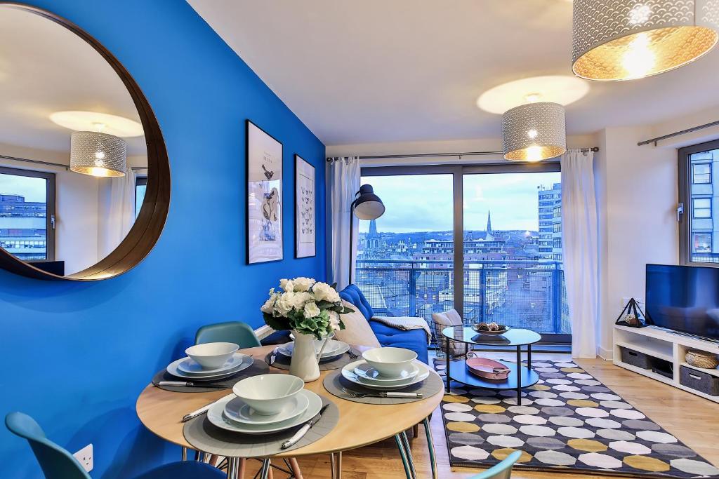 Skyview Apartment by Noknokstay - City centre with Parking - Group, Family, Business, Sheffield