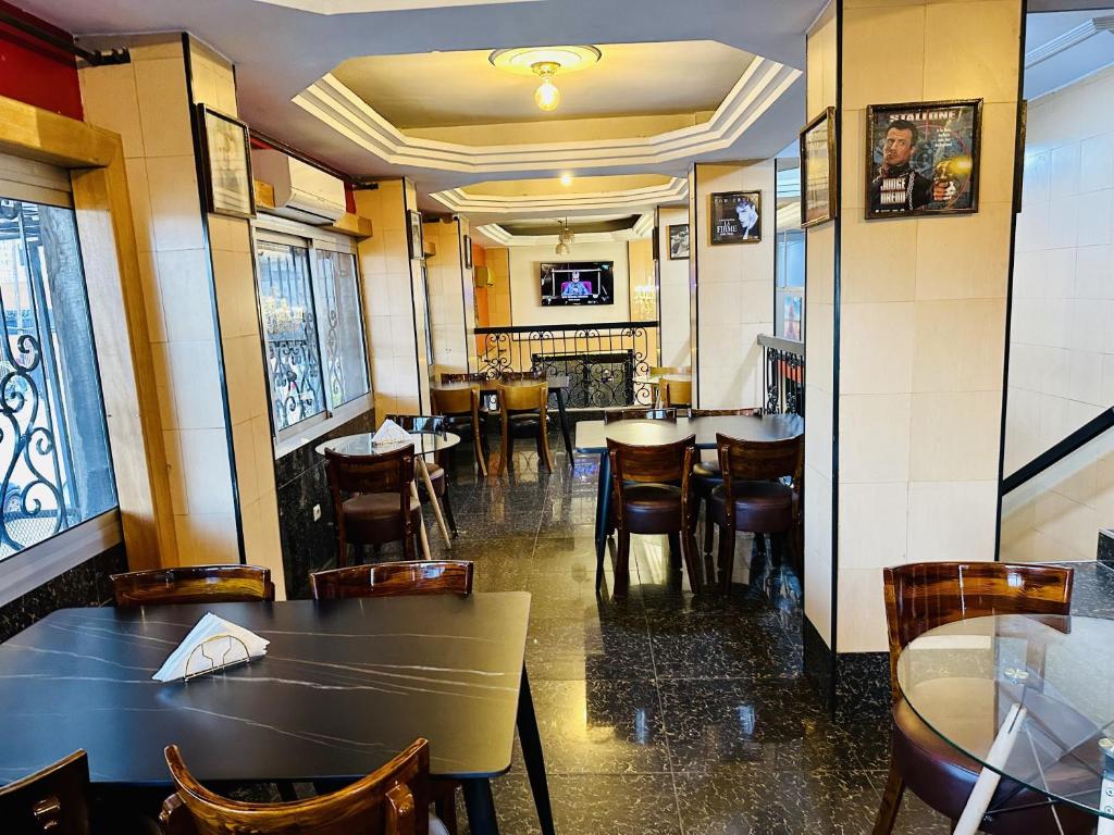 Restaurant, YAAHOT Hotel in Yaounde