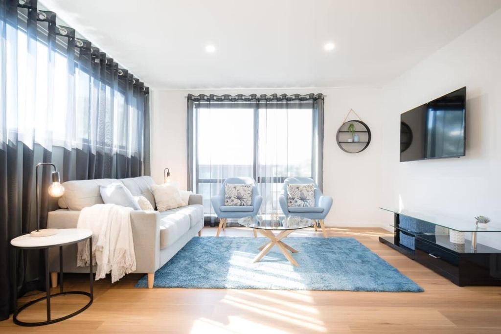 Sunny Delight: WiFi & Parking, Royal Park