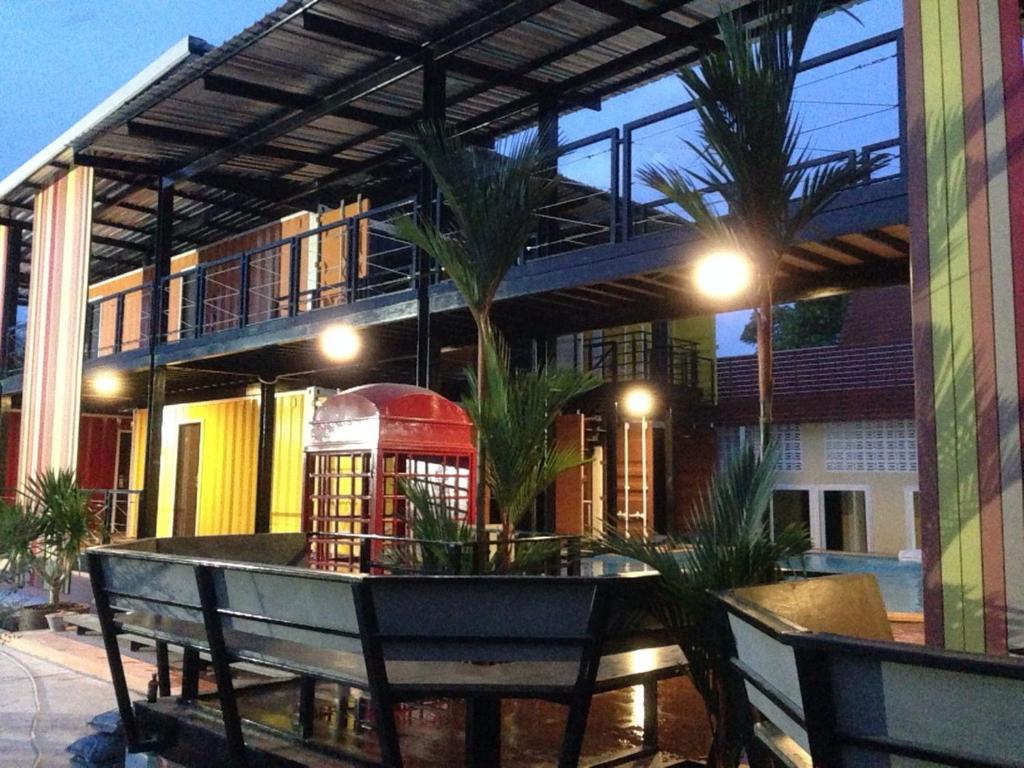 Balcony/terrace, Retro Box Hotel in Chumphon