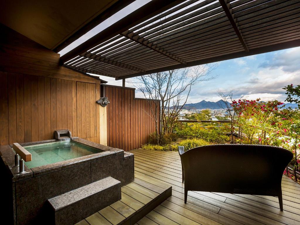 Hot spring bath