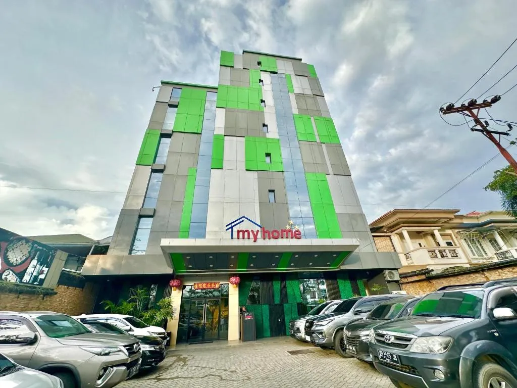 My Home Hotel Pontianak，位于坤甸的酒店