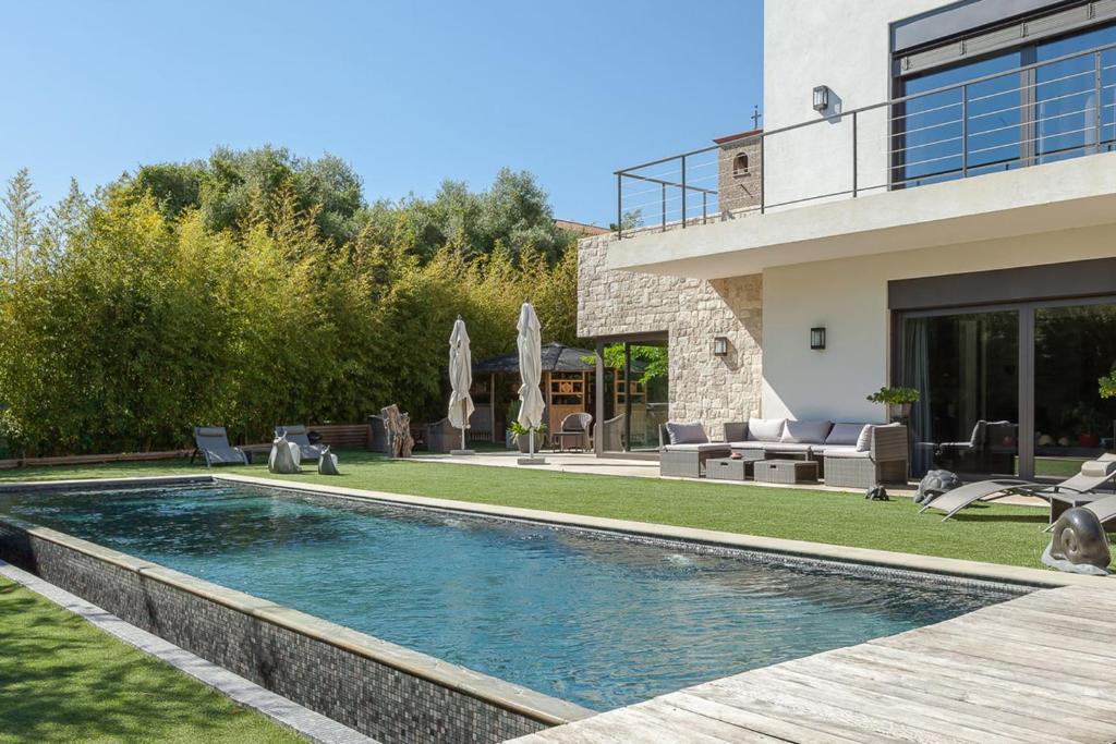 Villa in Juan-Les-pins with heated pool - 1