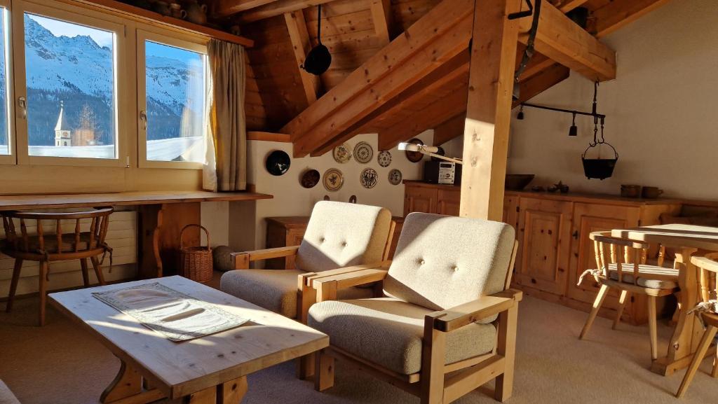 Chesa Bellaval, Haus la Vuolp 2-Zimmer-Dachwohung - 2