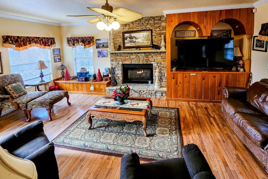 Carebear 2, Gatlinburg