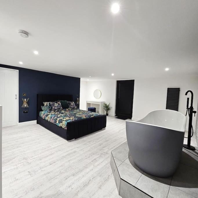 Relaxation & Romance, Manston