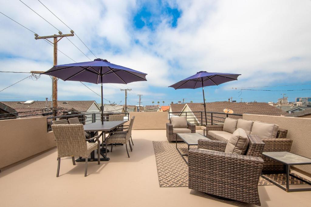 1 House from the Sand with Rooftop Deck on 28th Street, Newport Beach