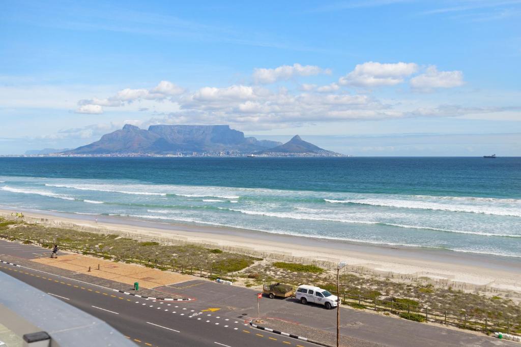 Witsand 804 by Host Agents, Bloubergstrand