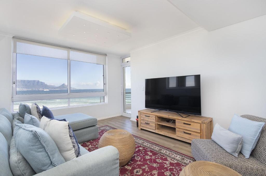 Portico 704 by Host Agents, Bloubergstrand