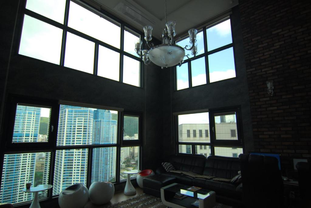 Shared lounge/TV area