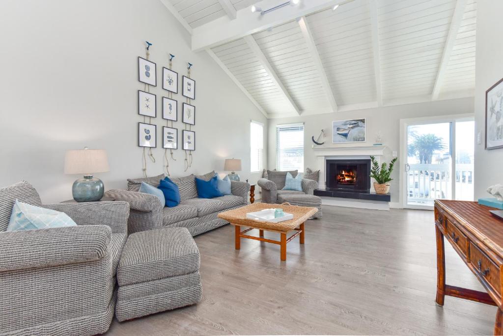 Sunset Island 3 Level Home on the Water sleeps 10, Sunset Beach