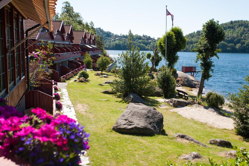 Mones Feriesenter, Mandal