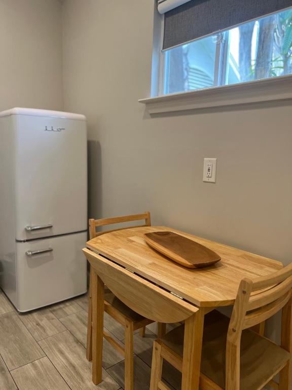 Private modern guesthouse, near La Cantera/Medical Center, San Antonio