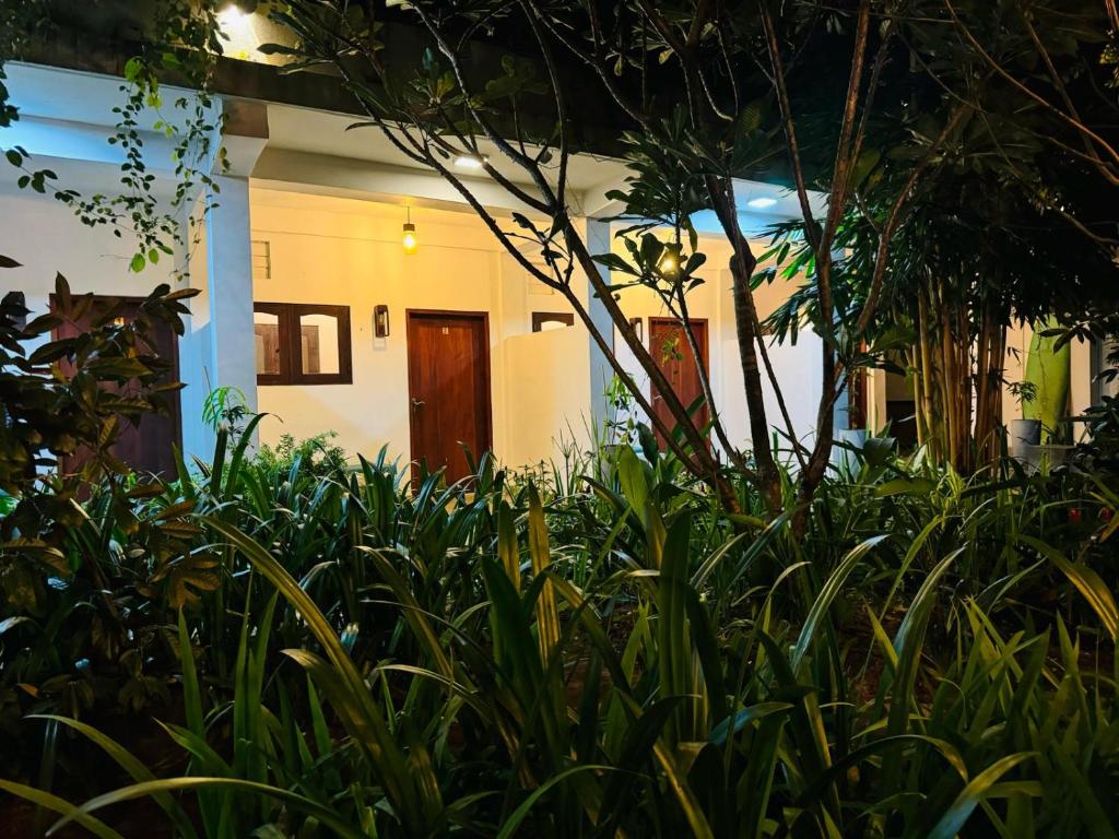 Exterior view, Double Mango Villa in Negombo